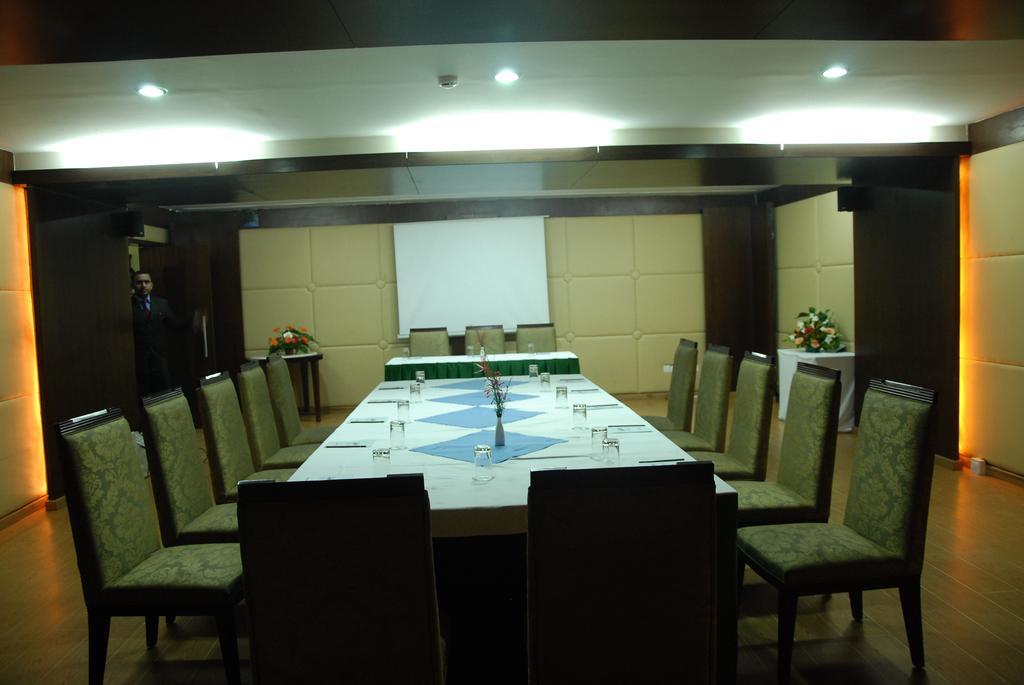 Hassan Ashok Hotel Buitenkant foto