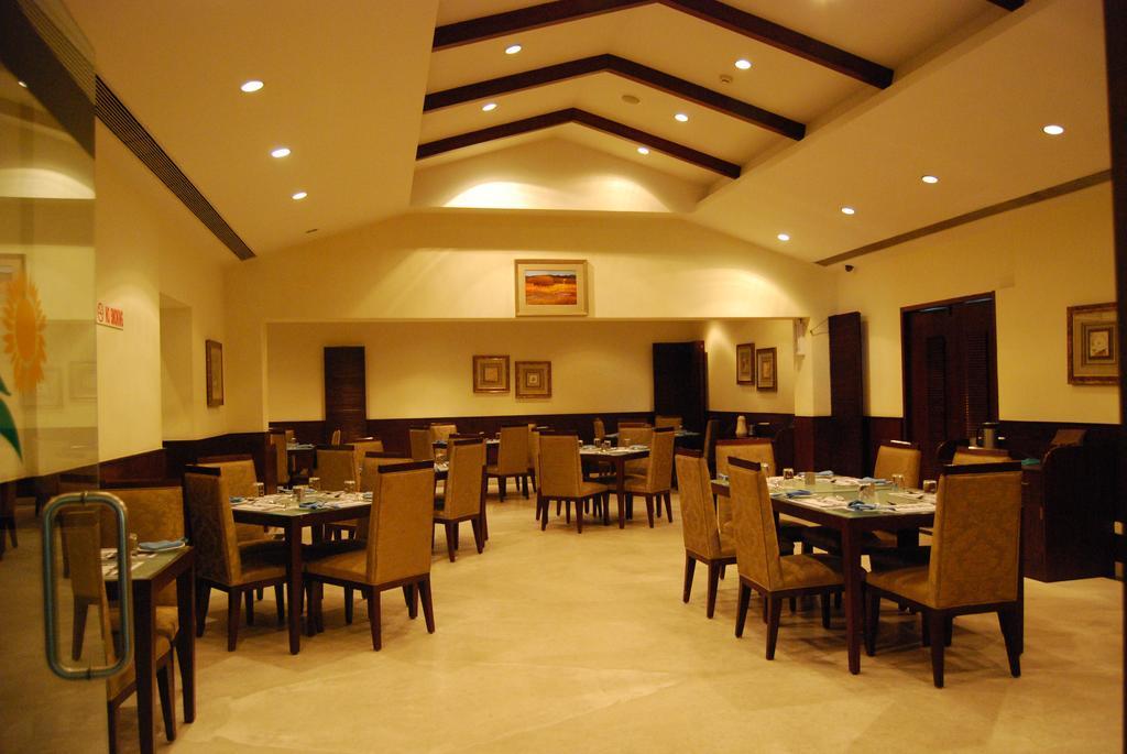 Hassan Ashok Hotel Buitenkant foto