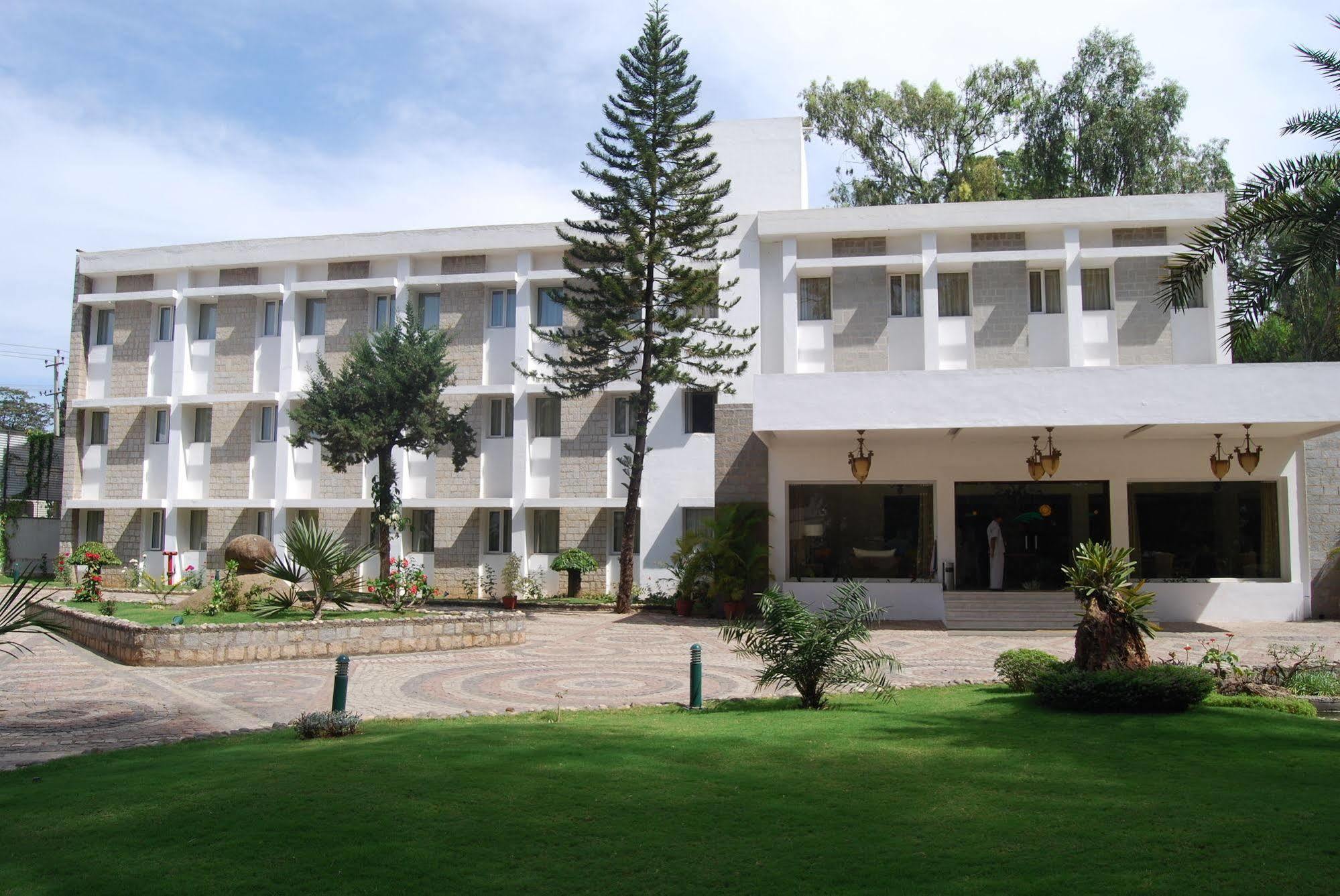 Hassan Ashok Hotel Buitenkant foto