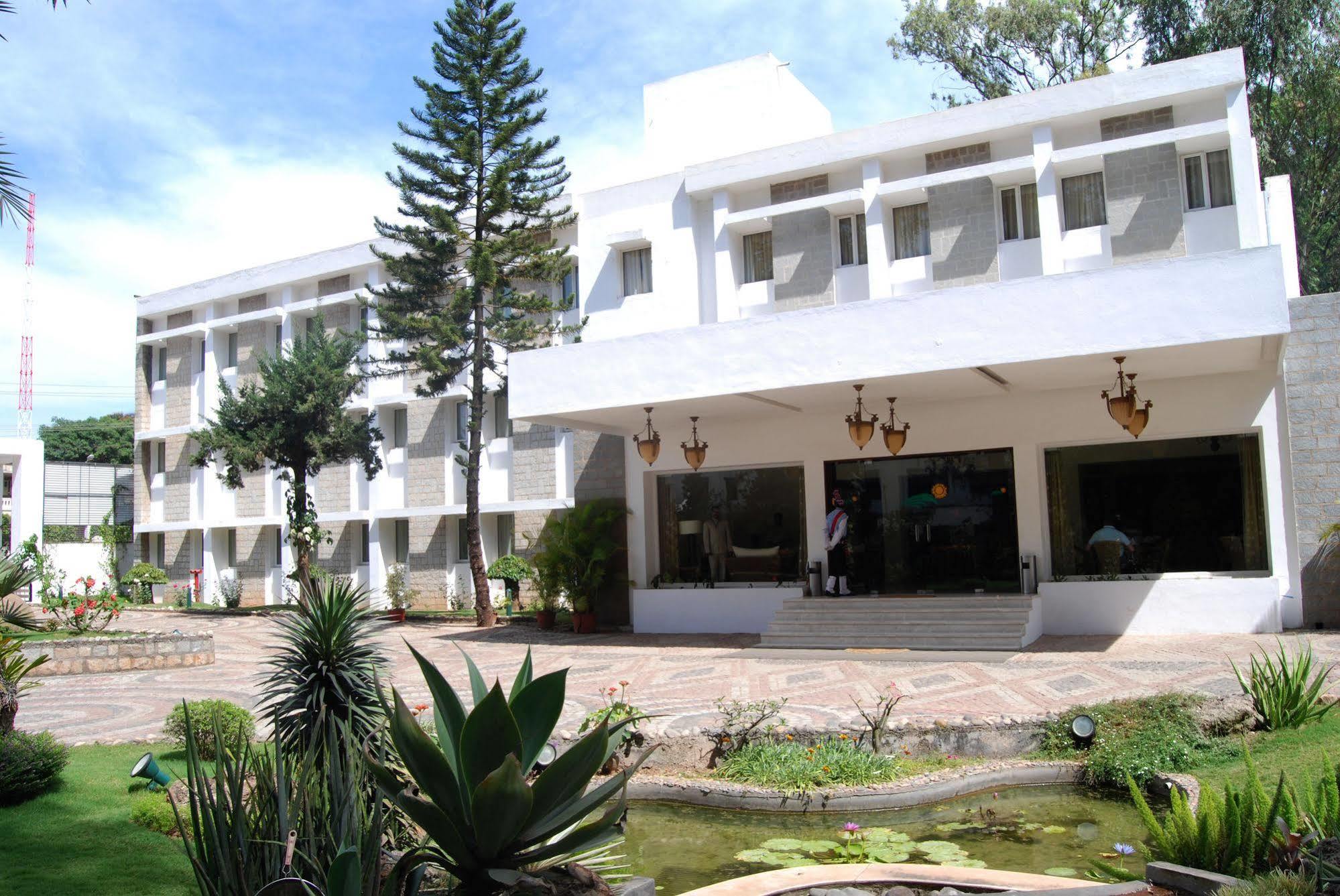 Hassan Ashok Hotel Buitenkant foto