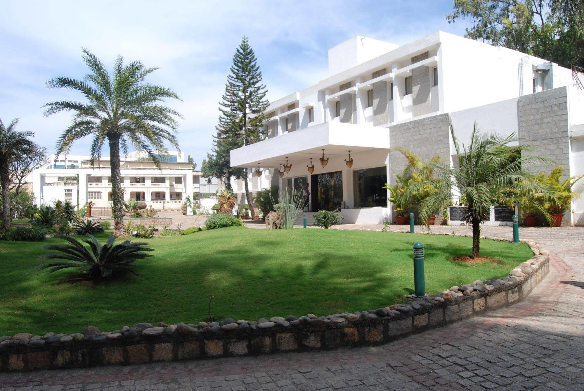 Hassan Ashok Hotel Buitenkant foto